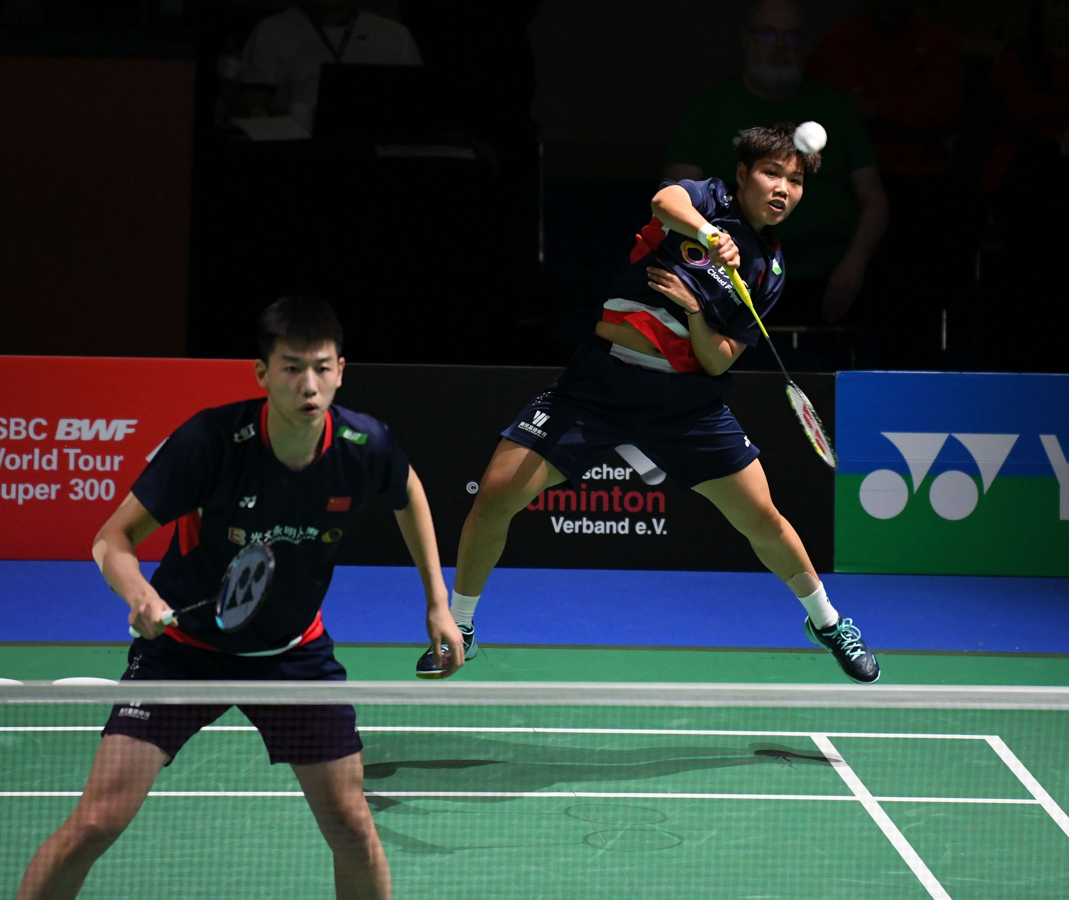 许多争议其 许多争议其